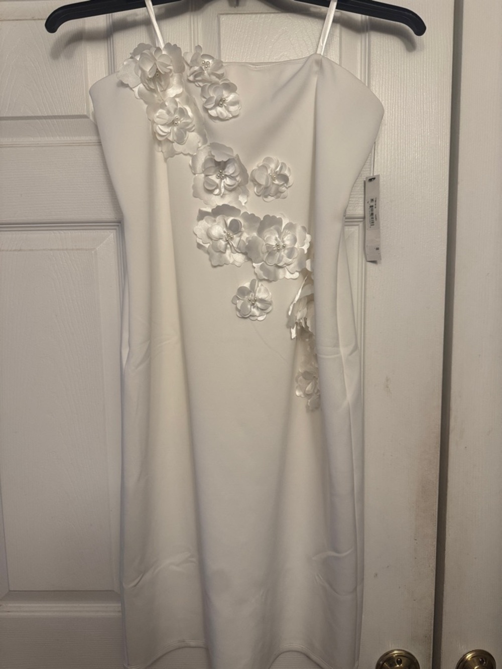 Elegant White Strapless Dress with 3D Floral Accents